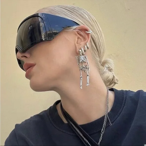 Oversized Black Shield Visor Sunglasses - Picture 3 of 9